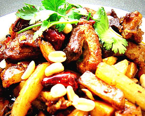 The House special-Spare Ribs w/veggies & peanut (香锅排骨-含花生)